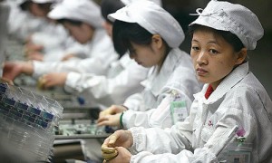 500x_500x_foxconn-workers