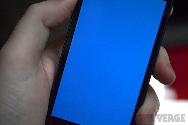Usuários do iPhone 5S relatam problemas com tela azul no dispositivo