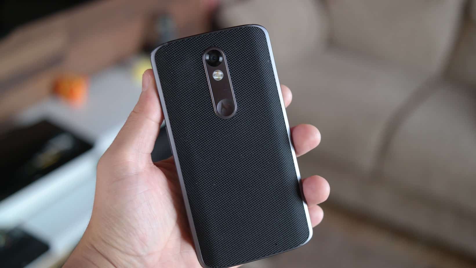 Moto X Force traseira nylon review-moto-x-force-traseira