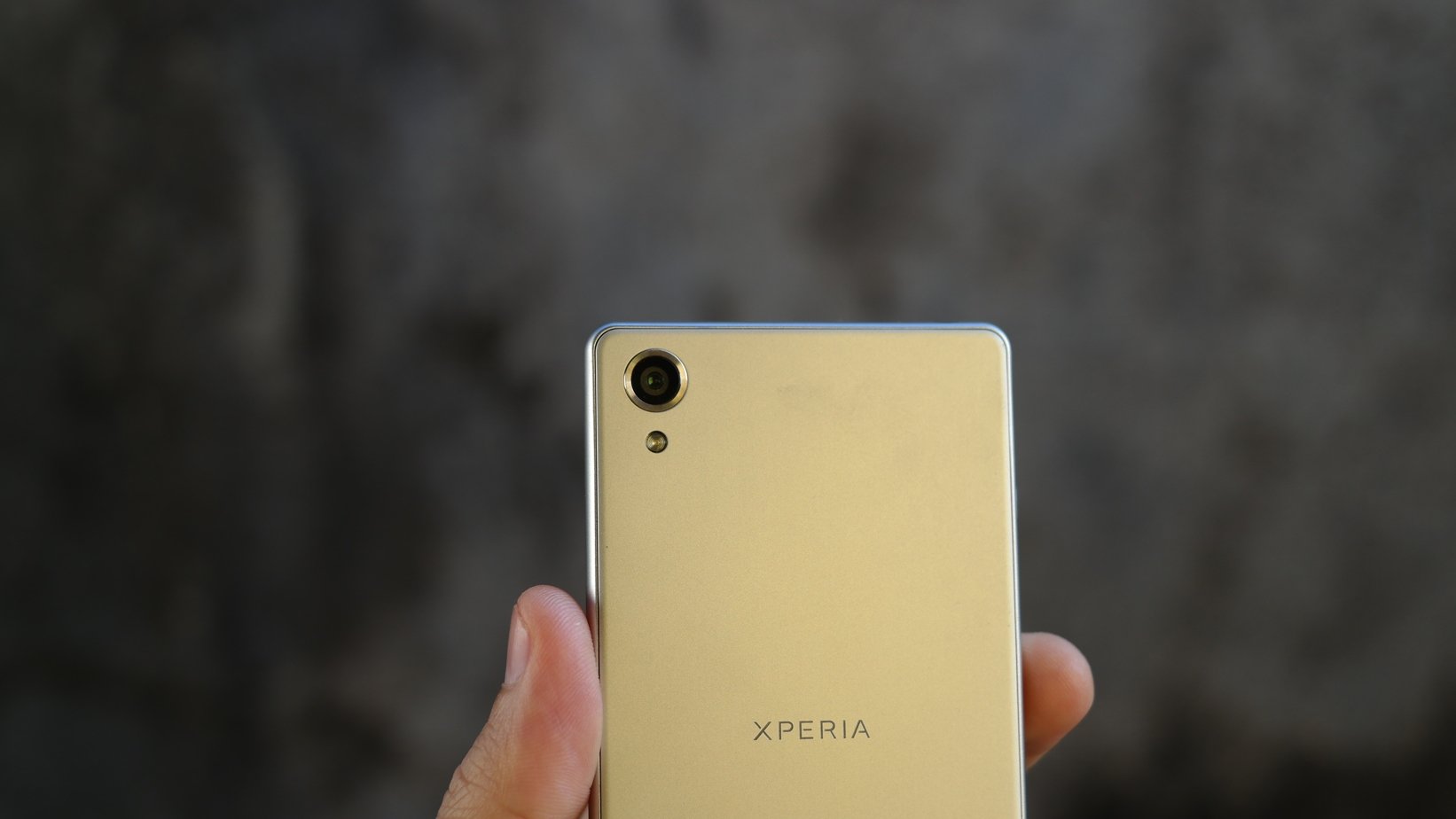 Review Xperia X traseira Review Xperia X traseira