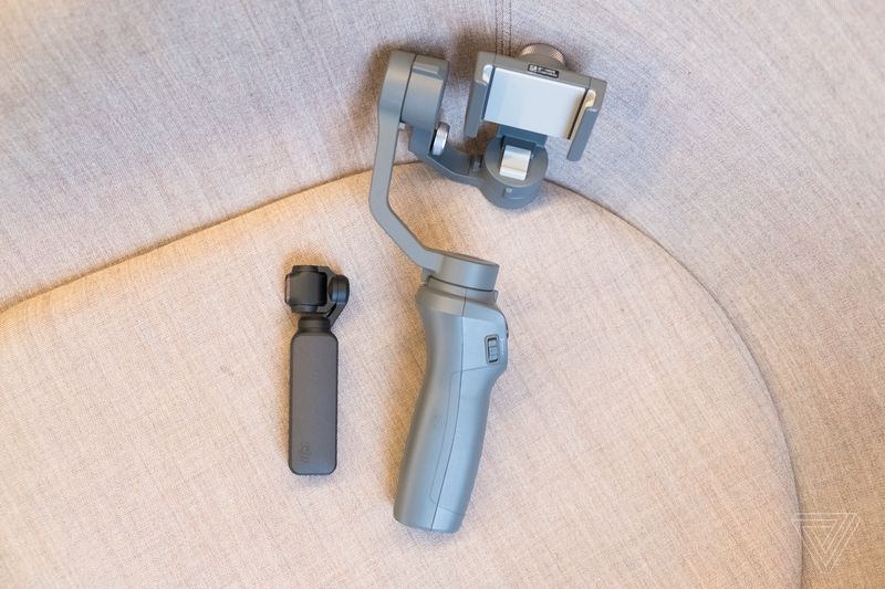 O DJI Osmo Pocket é o novo gimbal da empresa que conta com uma pequena camera de acao 4k DJI Osmo Pocket