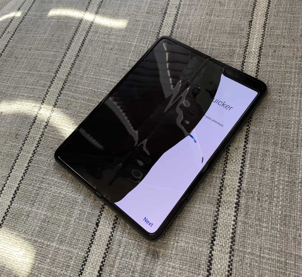 Galaxy Fold com problemas na tela; tragédia anunciada