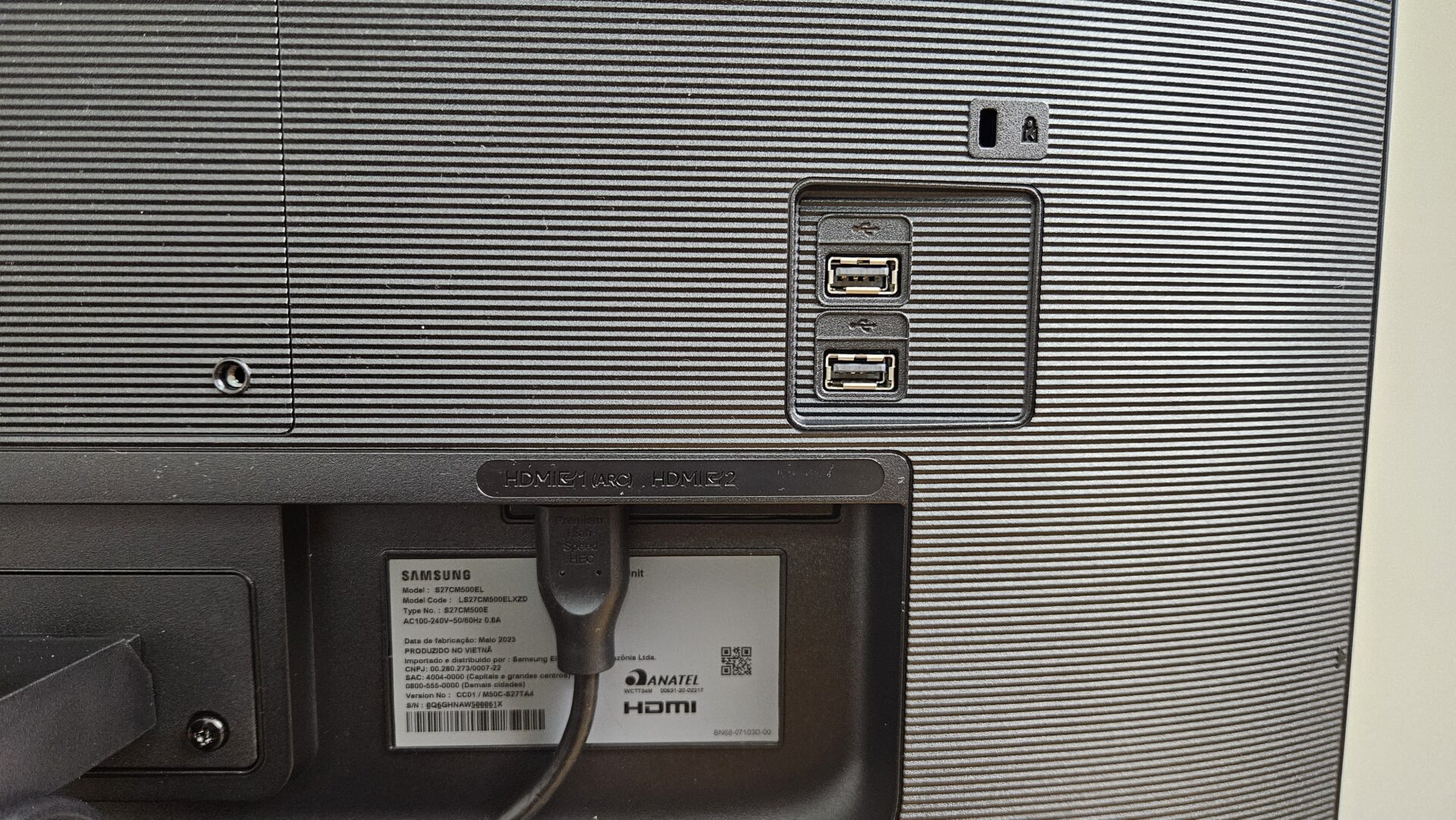 smart monitor m5 tem duas saídas HDMI 1.4