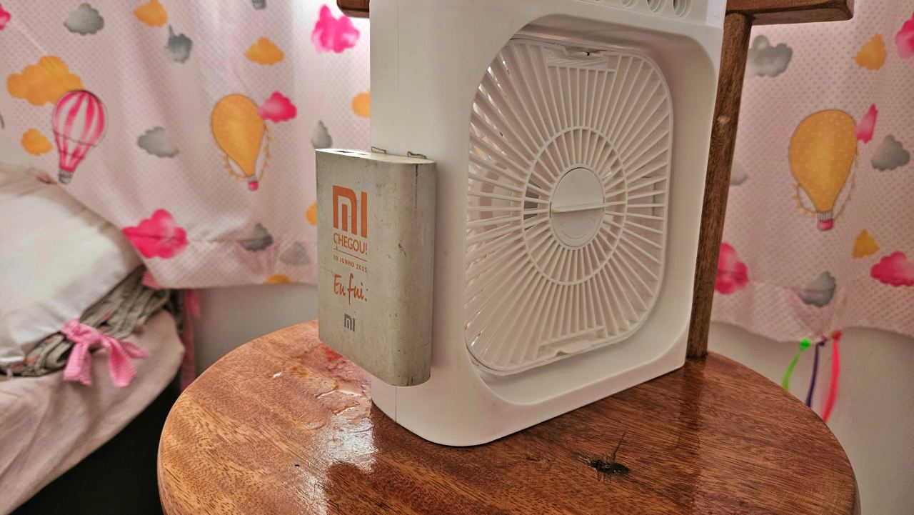 Mini ventilador portátil com umidificador: vale a pena? Testamos 3